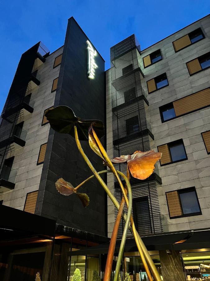 Radisson Hotel Nola Naples Bagian luar foto