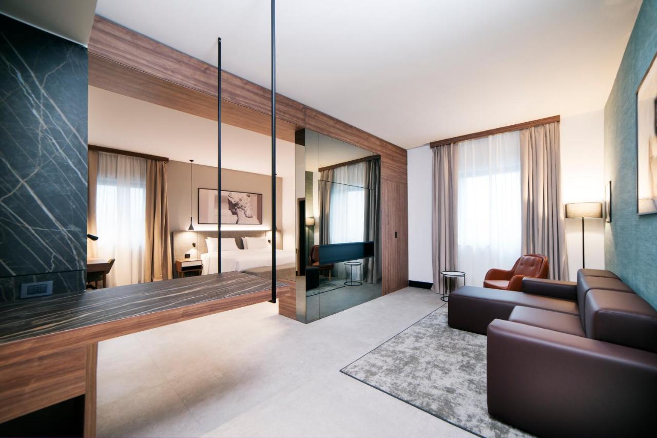 Radisson Hotel Nola Naples Bagian luar foto