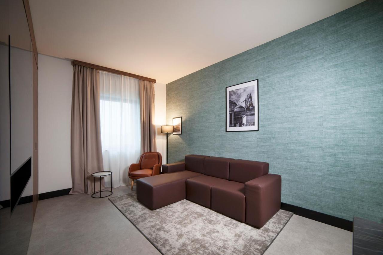 Radisson Hotel Nola Naples Bagian luar foto