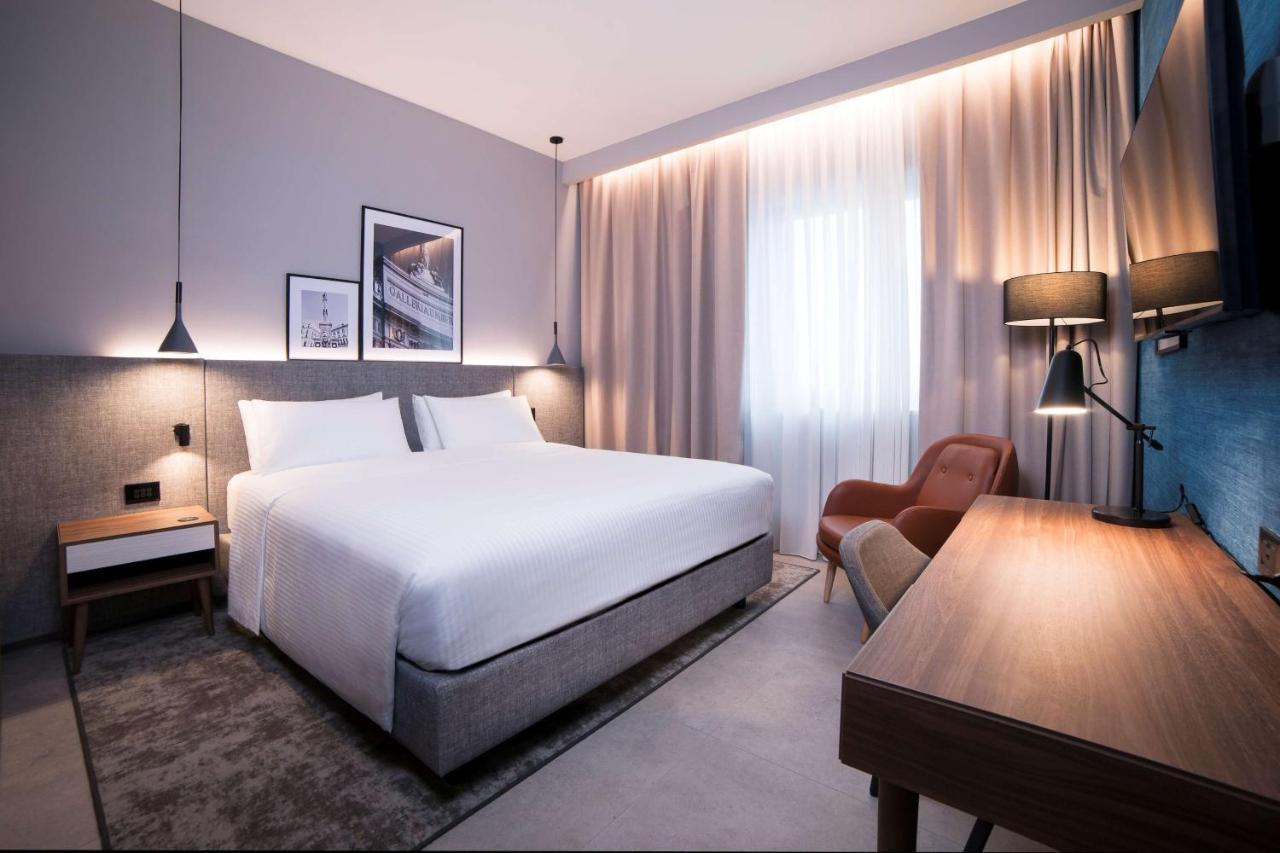 Radisson Hotel Nola Naples Bagian luar foto