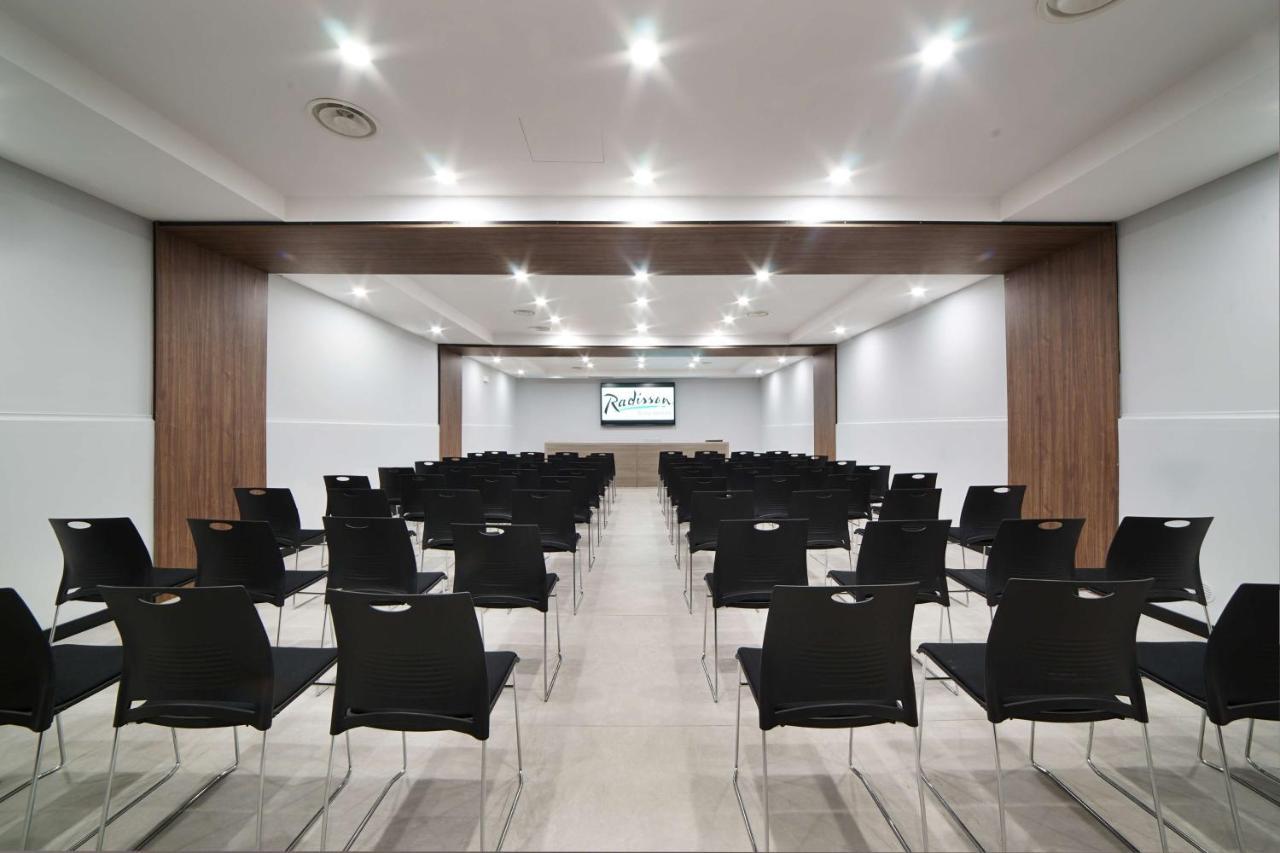 Radisson Hotel Nola Naples Bagian luar foto