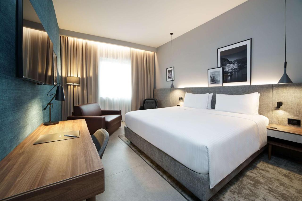 Radisson Hotel Nola Naples Bagian luar foto